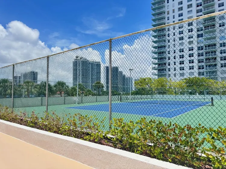 Winston Towers #316 image #32