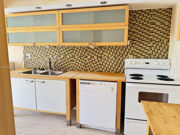 Winston Towers #316 image #6