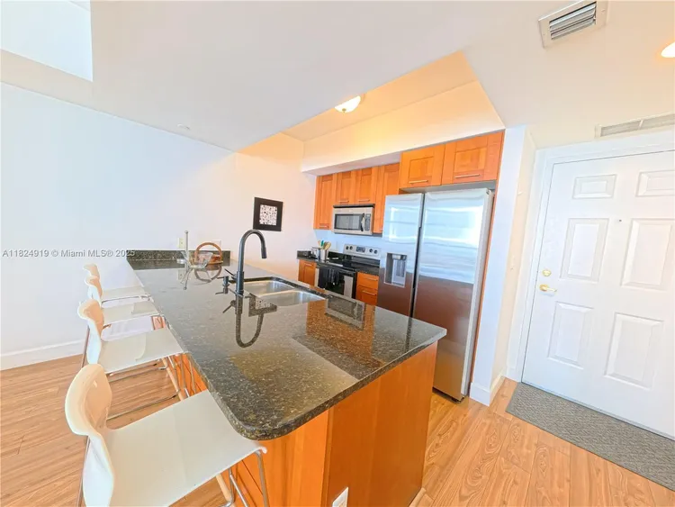 One Village Place #809 image #6