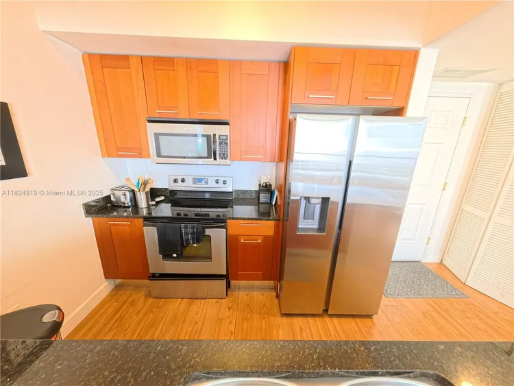 One Village Place #809 image #7