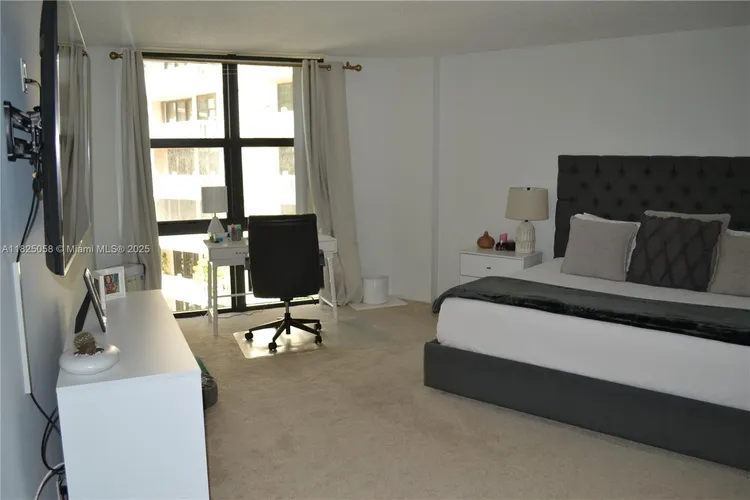 Towers of Key Biscayne #C402 image #15