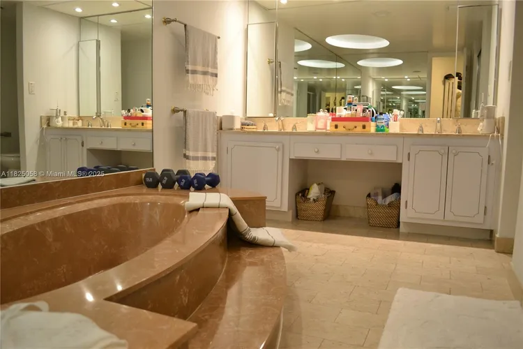 Towers of Key Biscayne #C402 image #16