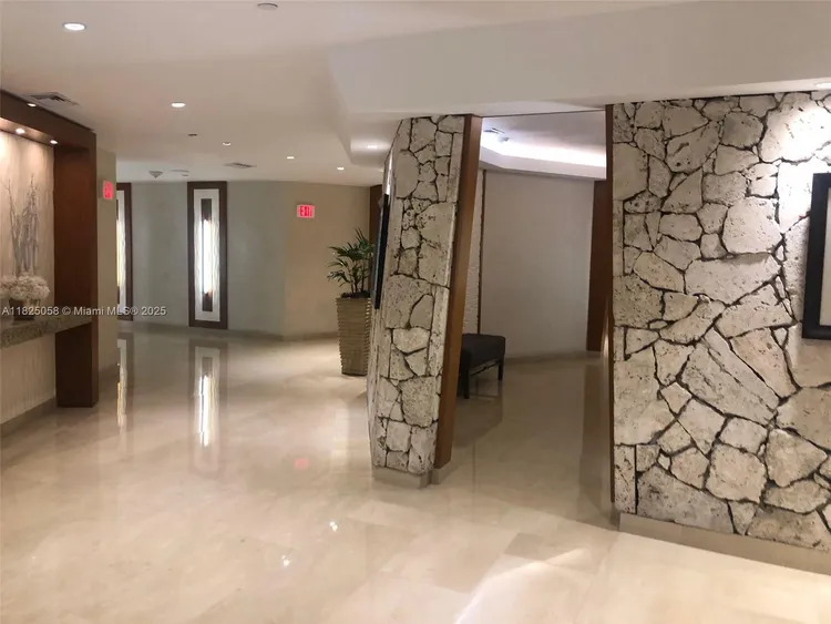 Towers of Key Biscayne #C402 image #23