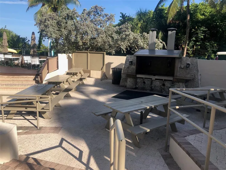 Towers of Key Biscayne #C402 image #27