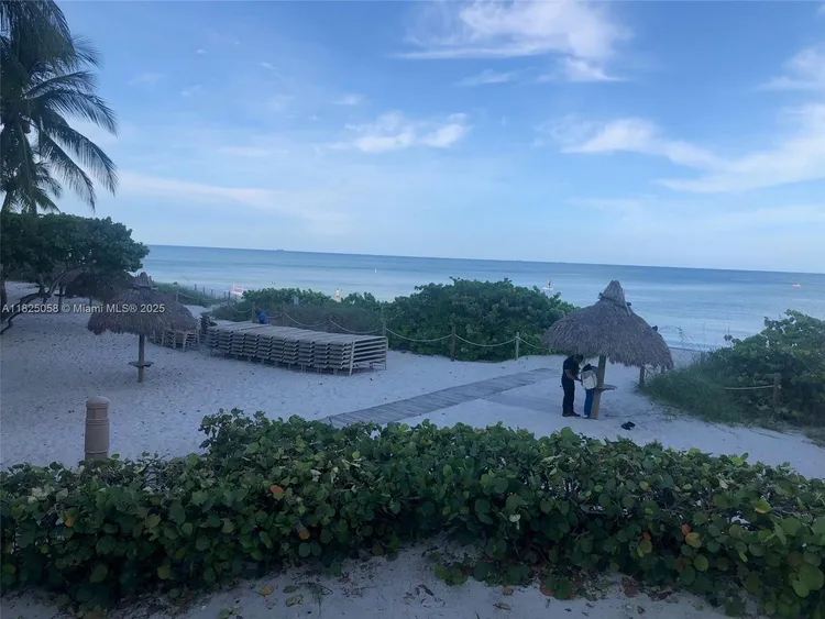 Towers of Key Biscayne #C402 image #31