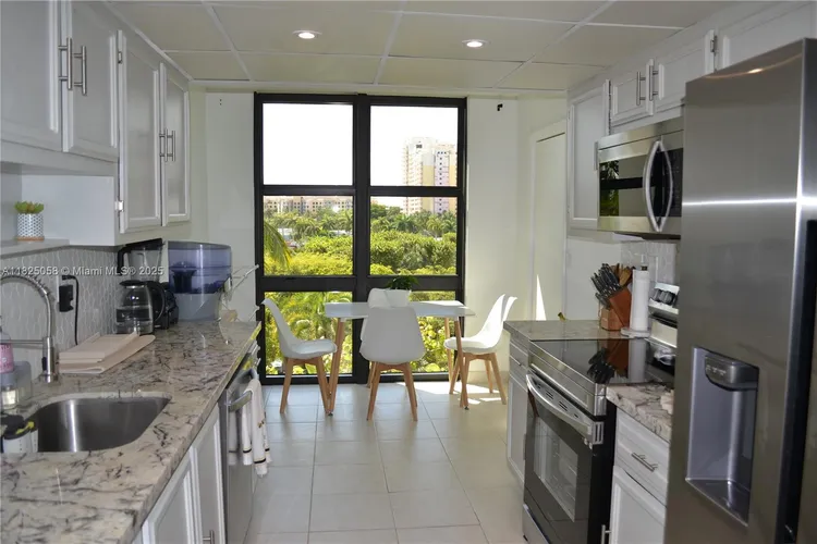 Towers of Key Biscayne #C402 image #6