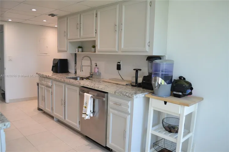 Towers of Key Biscayne #C402 image #8