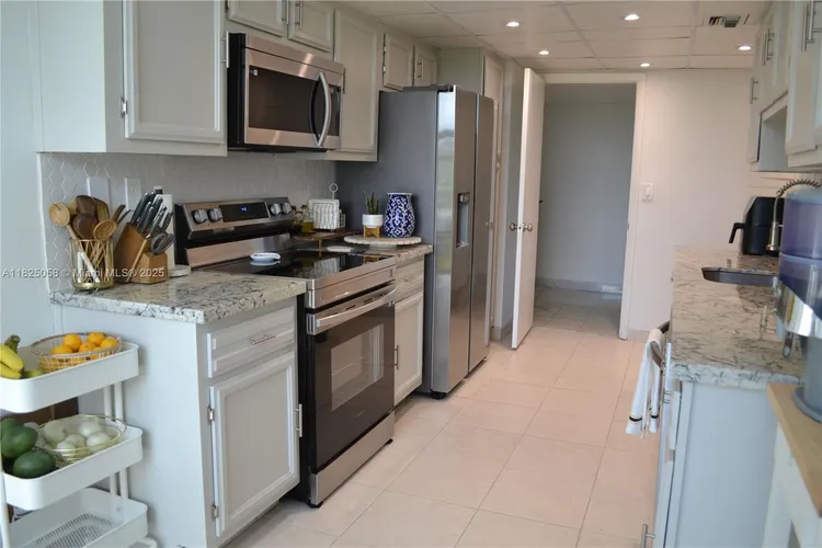 Towers of Key Biscayne #C402 image #9