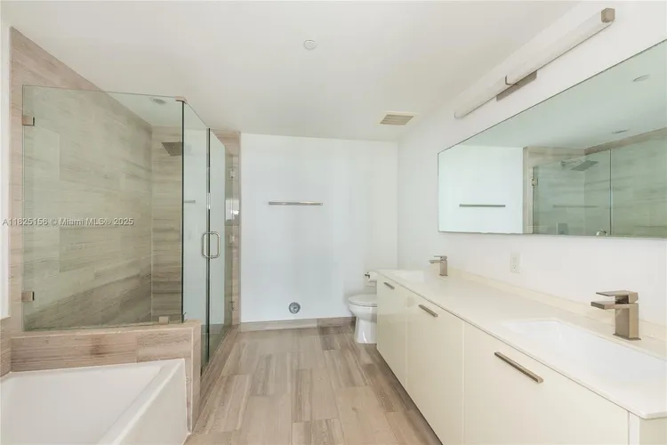 Brickell House #3003 image #12