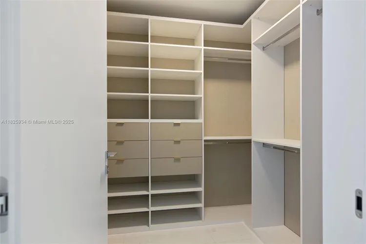 Aston Martin Residences #2607 image #32