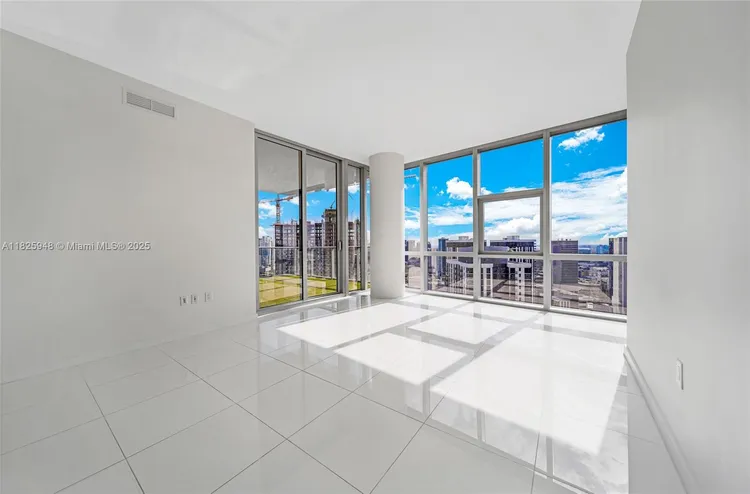 Paramount Miami Worldcenter #4312 image #18