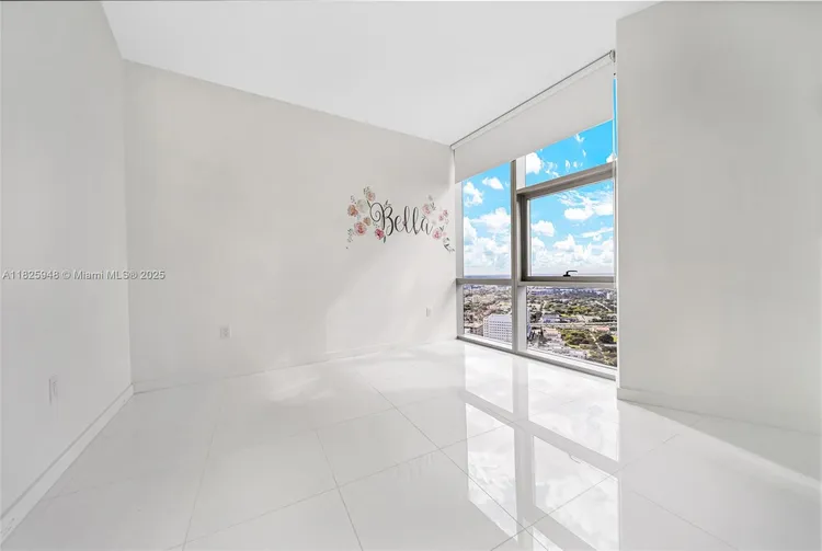 Paramount Miami Worldcenter #4312 image #24