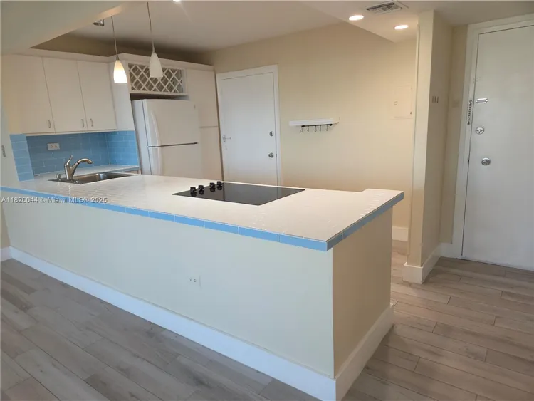 Burleigh House #424 image #8