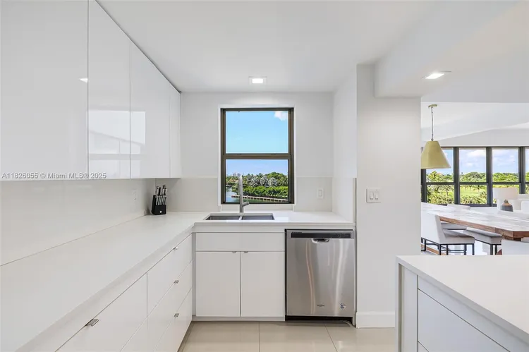 Blair House #5-D image #19