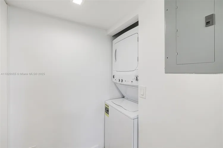 Blair House #5-D image #22