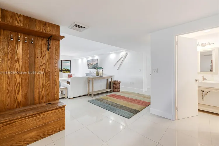 Blair House #5-D image #23