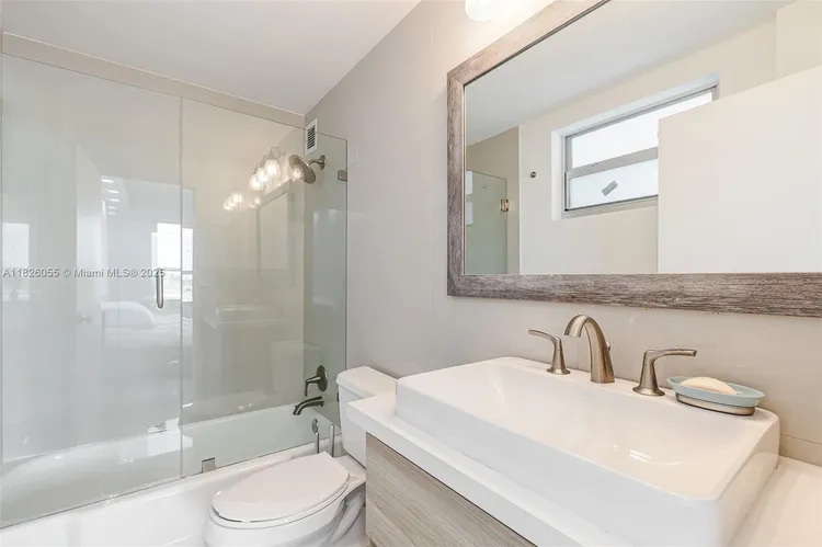 Blair House #5-D image #29