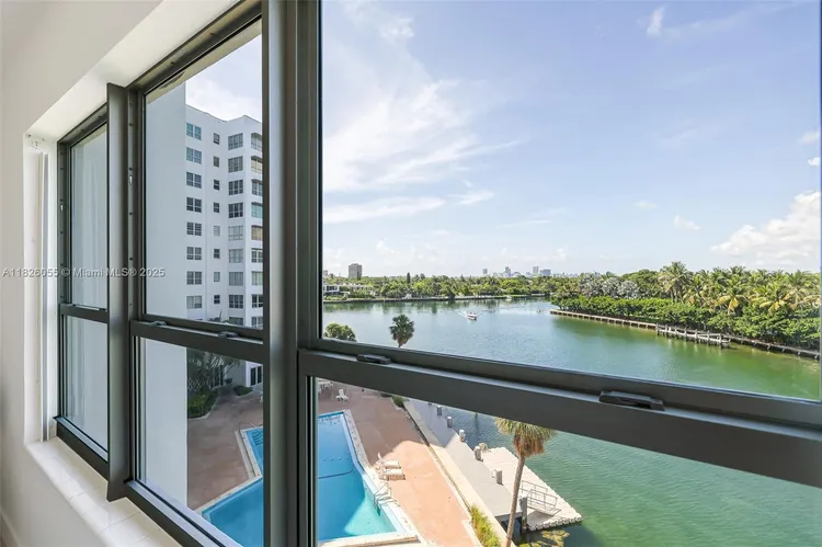 Blair House #5-D image #35