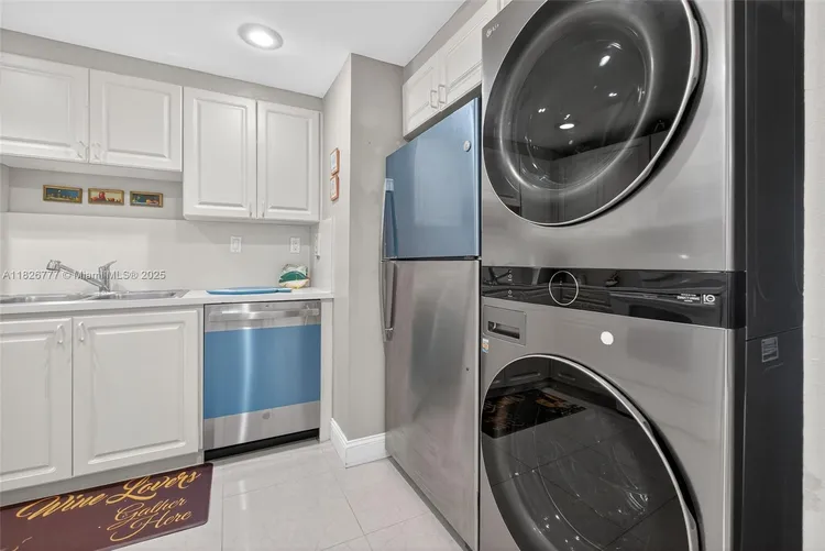 Costa Bella #1011 image #8