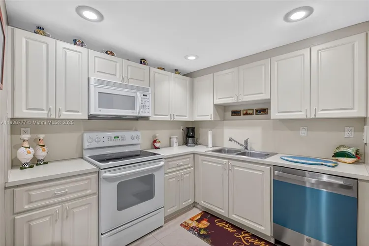 Costa Bella #1011 image #9