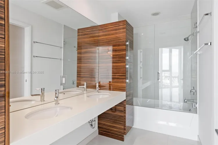 Paramount Bay #2601 image #19