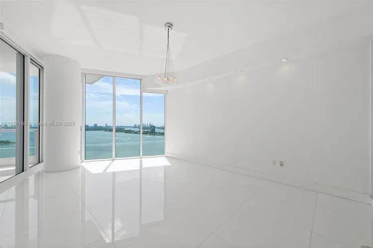 Paramount Bay #2601 image #23