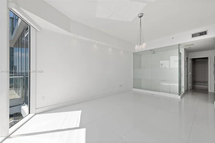 Paramount Bay #2601 image #24