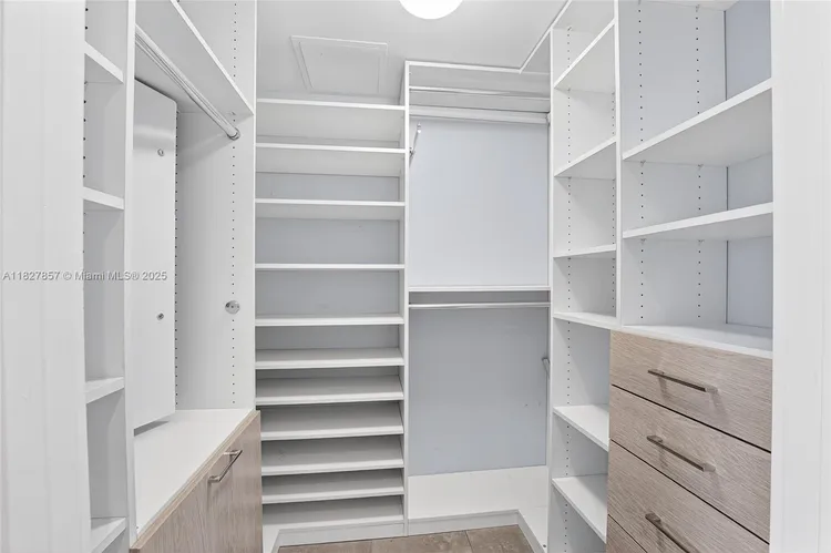 Icon Brickell II #3901 image #29