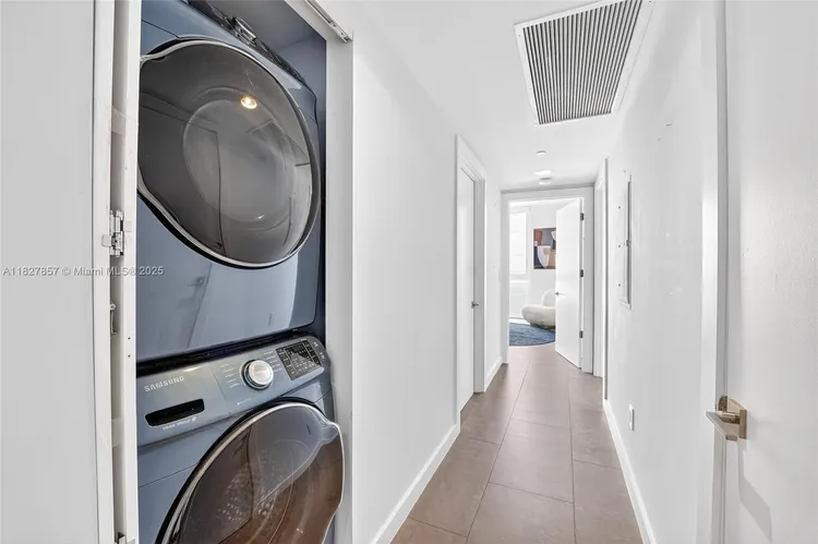 Icon Brickell II #3901 image #42