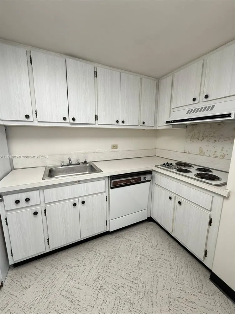 Four Ambassadors #1548 image #12