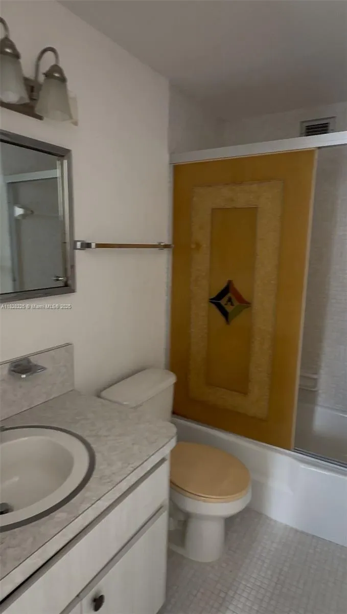 Four Ambassadors #1548 image #17