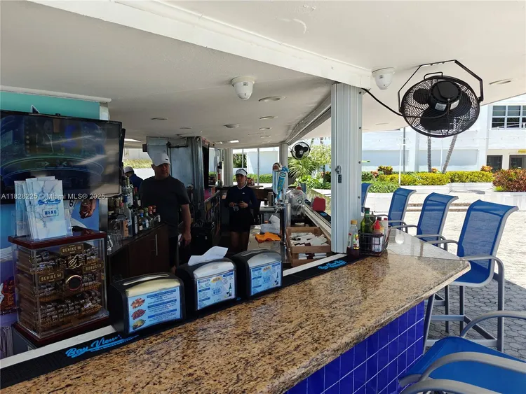 Four Ambassadors #1548 image #35