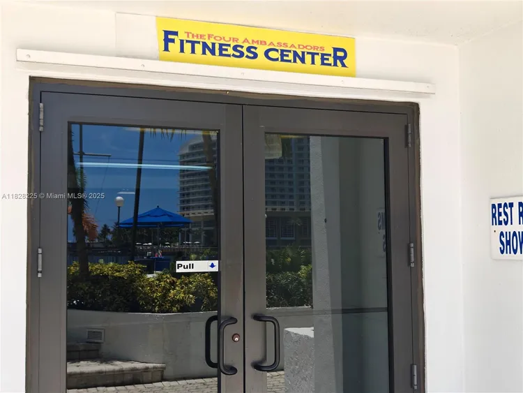 Four Ambassadors #1548 image #37