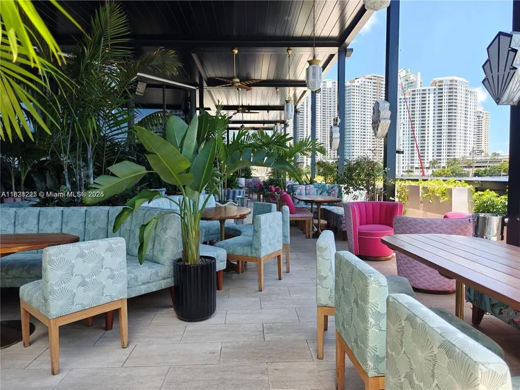 Four Ambassadors #1548 image #42