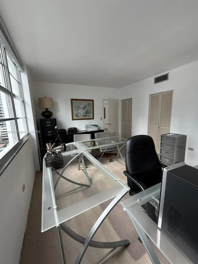 Four Ambassadors #1548 image #7