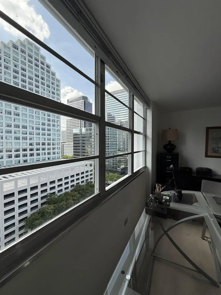 Four Ambassadors #1548 image #8