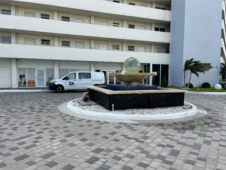 Bayshore Yacht Tennis Club #509 image #22