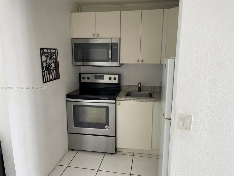 Bayshore Yacht Tennis Club #509 image #6