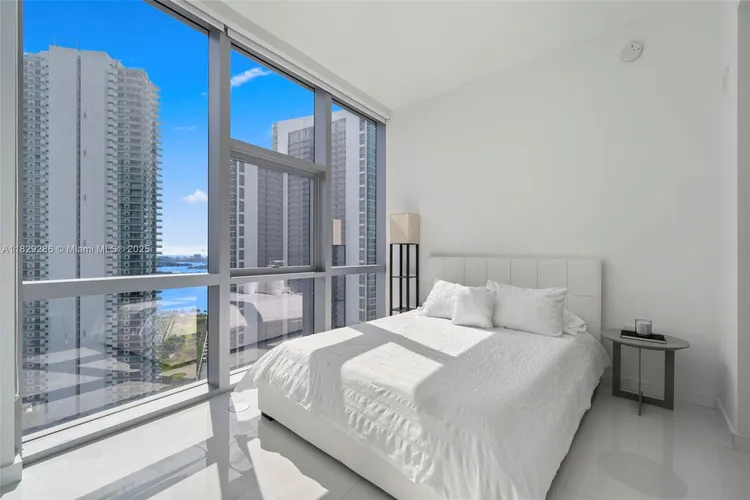 Paramount Miami Worldcenter #3201 image #18