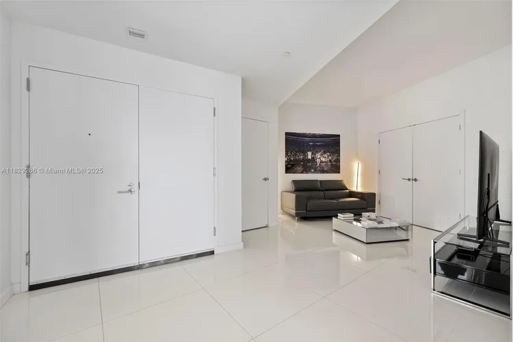 Paramount Miami Worldcenter #3201 image #24