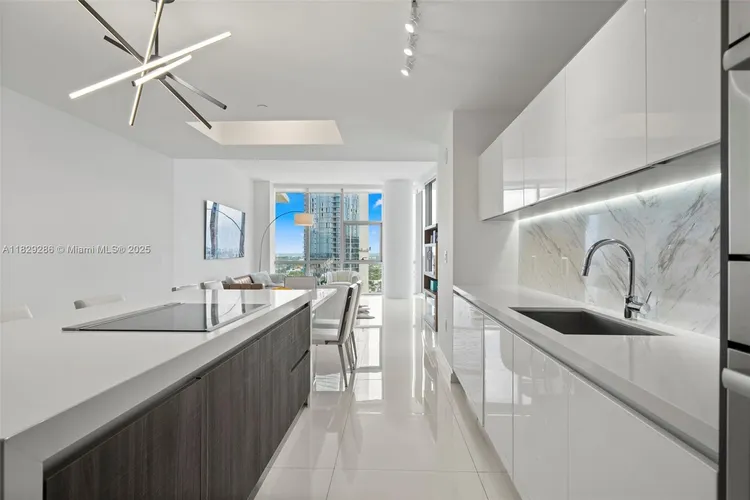 Paramount Miami Worldcenter #3201 image #8