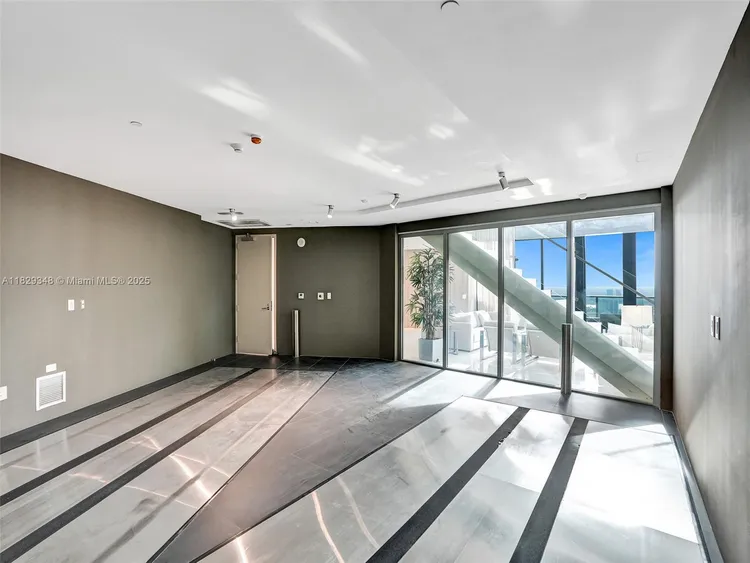 Porsche Design Tower #4403 image #14