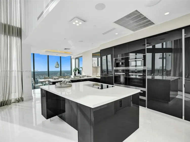 Porsche Design Tower #4403 image #15