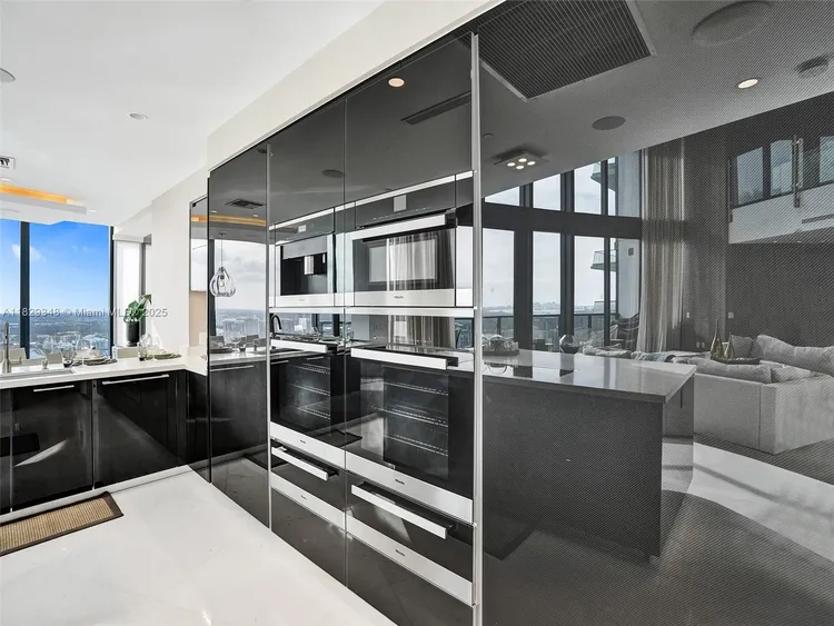 Porsche Design Tower #4403 image #16