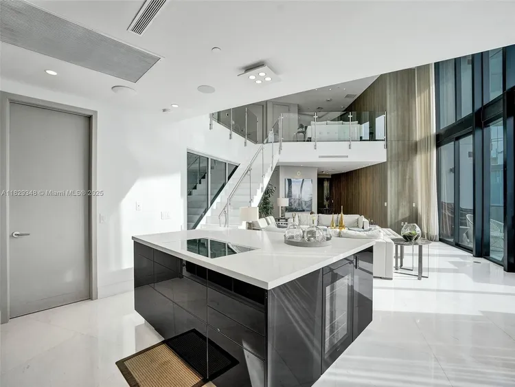 Porsche Design Tower #4403 image #18