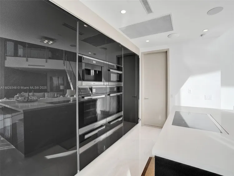 Porsche Design Tower #4403 image #19