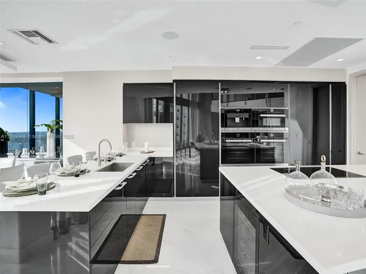 Porsche Design Tower #4403 image #21