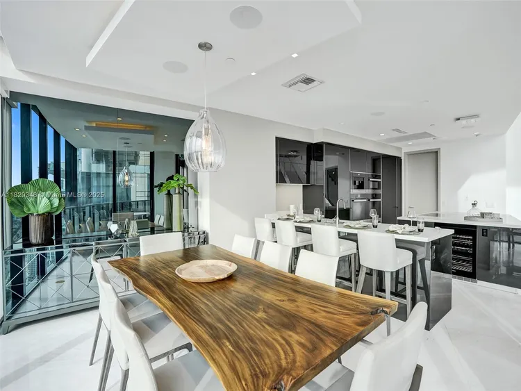 Porsche Design Tower #4403 image #23