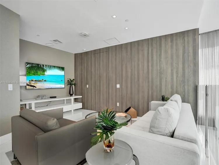 Porsche Design Tower #4403 image #30