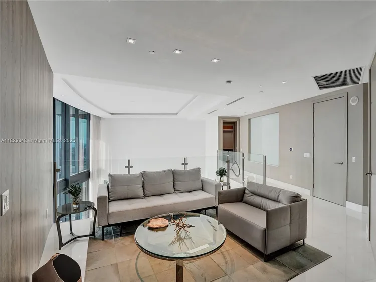 Porsche Design Tower #4403 image #31